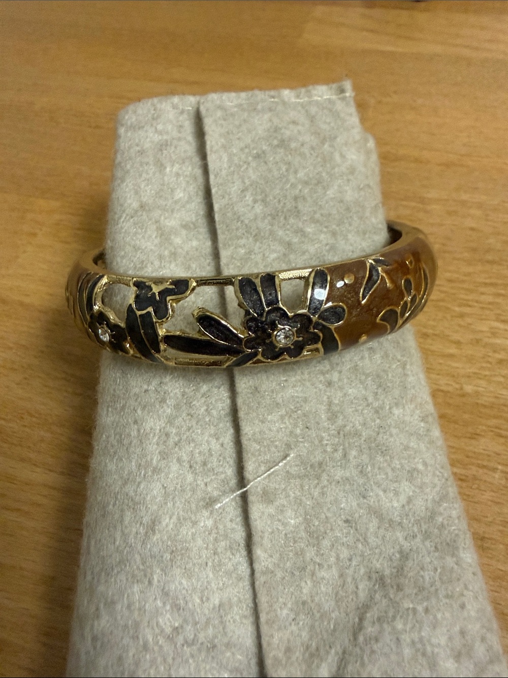 Jiu Long Xing gold tone vintage bangle rigid bracelet hinged floral etched